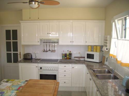 Super Villa With Private Pool And Garden - Pilans