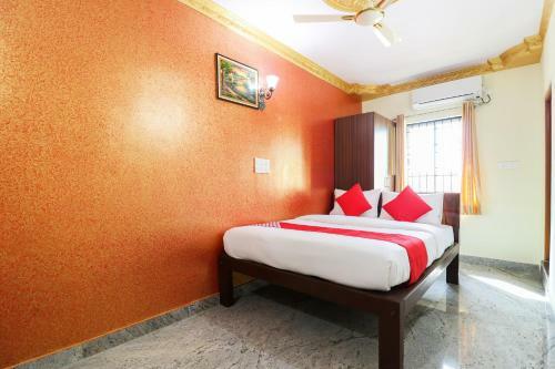 Hotel Vaccinated Staff - Oyo 62768 Gm Royals