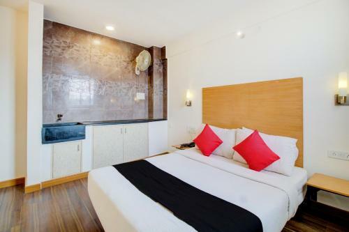 Capital O 77459 Smile Hotels