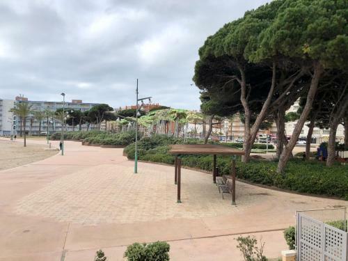 Apartamento Pineda Beach 1a L�nea de Mar & Parking