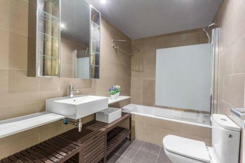 Lodging Apartments Fira Duplex - Barcelona