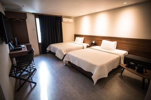 Motel Hotel Egg