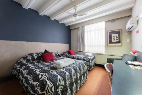 Motel Statesman Hotel