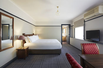 Hotel The Brassey Of Canberra