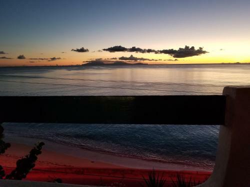 Orrie's Beach Bar And Hotel