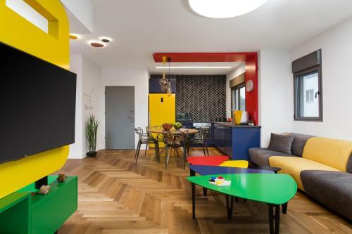 Colorful Bnb Apartment