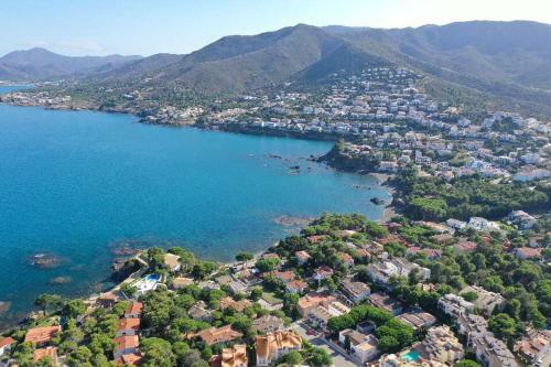 Apartamento Port de Llan�a , La Miranda