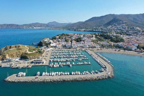 Apartamento Port de Llan�a , La Miranda