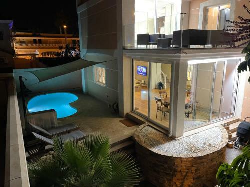 Luxury Villa In Los Alcazares
