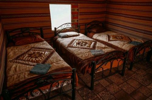 Bed & Breakfast Desert Colored