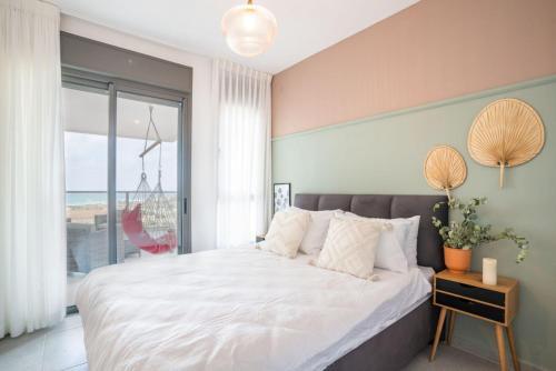 Amazing Beach Apartment With Fantastic View!