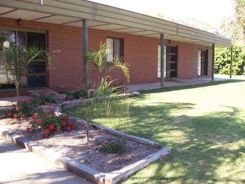 River Village Motel & Holiday Units