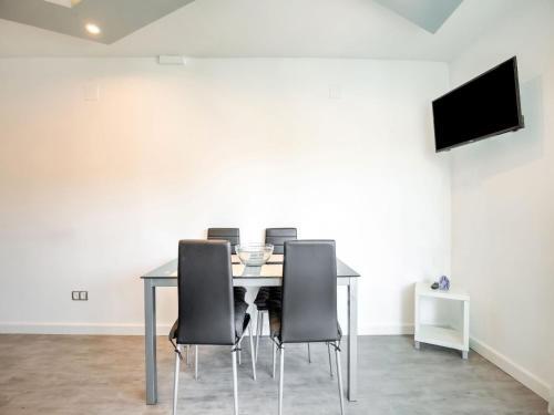 Nice Apartment In Catalu�a On The Mediterranean