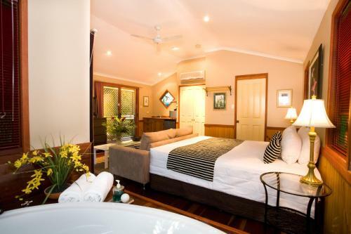 Hotel Amore On Buderim Rainforest Cabins