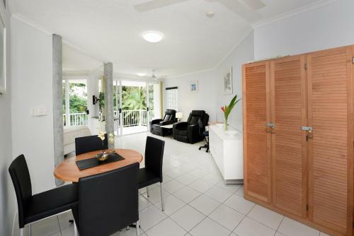 Cairns Golden Sands Beachfront Apartments