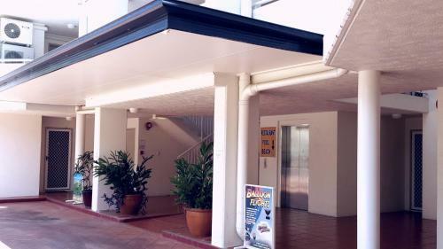 Cairns Golden Sands Beachfront Apartments