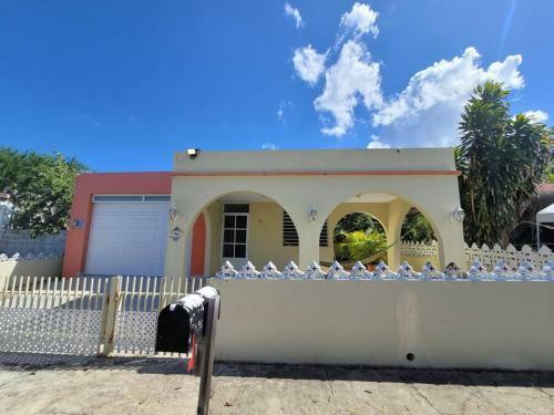 Kasa Chu! Comfortable 3 Bedrooms/ 2 Bathrooms House!