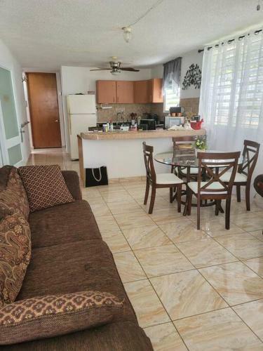 Kasa Chu! Comfortable 3 Bedrooms/ 2 Bathrooms House!