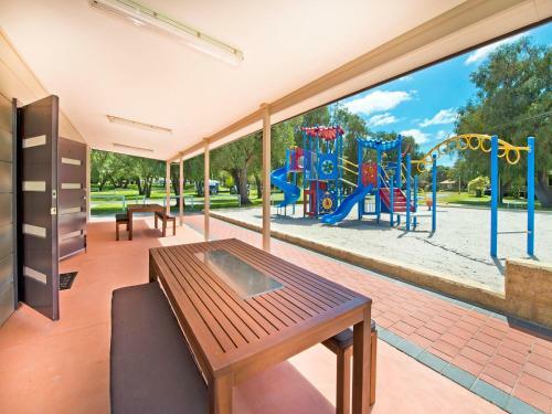 Acclaim Rose Gardens Beachside Holiday Park