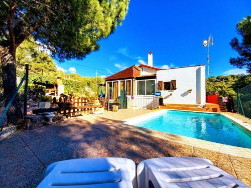 Abeleshome. Villa Con Piscina, Barbacoa Y Parque Infantil.