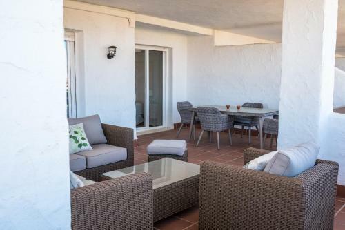 Apartamento Duquesa Dreams - 2 Bed/2 Bath Apt With Panoramic Golf Course And Mountain View
