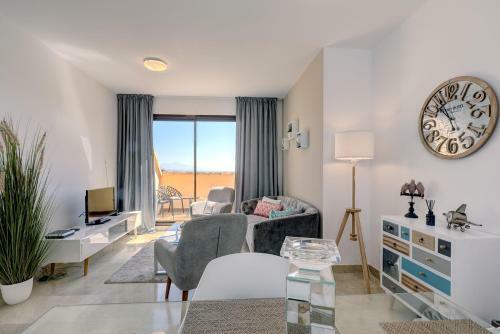 Duquesa Village Apartment - 2 Bed/2 Bath Apartment With Panoramic Sea Views