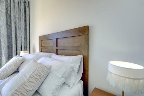 Duquesa Village Apartment - 2 Bed/2 Bath Apartment With Panoramic Sea Views