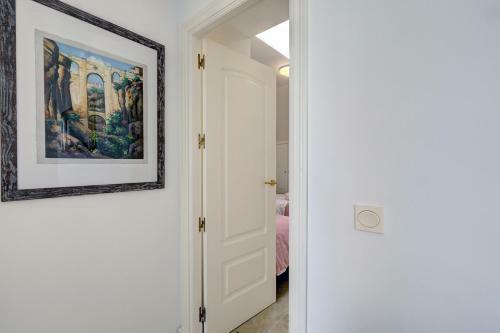 Duquesa Village Apartment - 2 Bed/2 Bath Apartment With Panoramic Sea Views