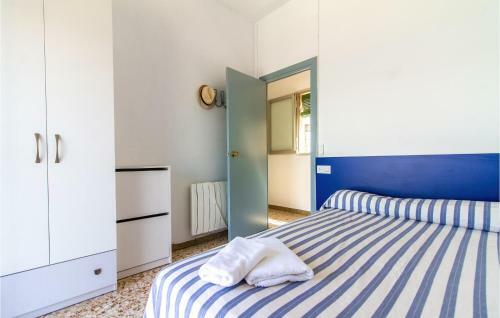 Stunning Home In Mazarr�n With 4 Bedrooms