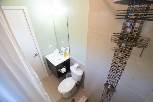 Modern 3 Bedroom Condo In Private Community 8