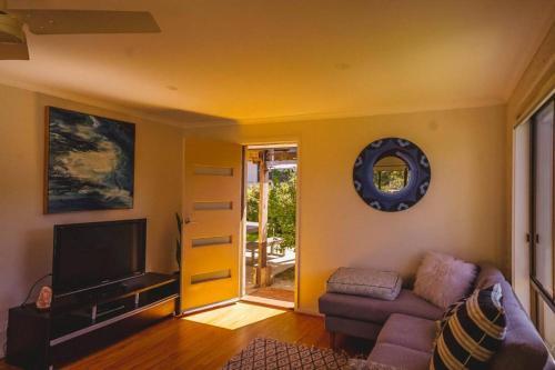 Orana ~ 2 Blocks To Beach ~ Free Wifi