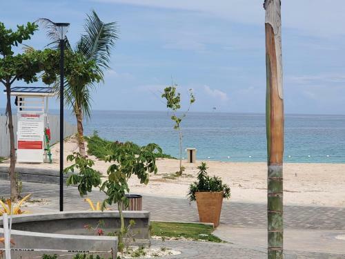Mobay House With Hillside View Close To Beach