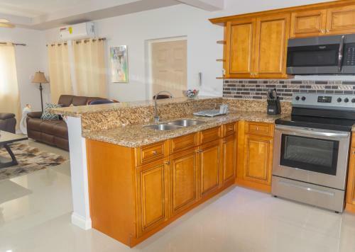 Apartamento La Vue, Montego Bay, Spacious King Bed Suite