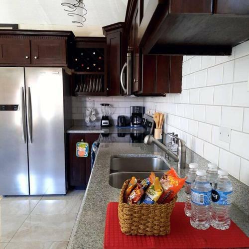 Apartamento Spacious 2 Bedroom In Portmore With Pool