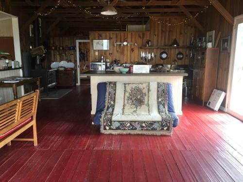 The Woolshed And Farmhouse Blue, Bruny Island