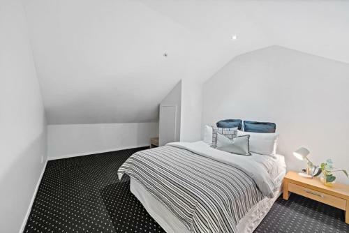 Apartamento Chic And Spacious Cbd Loft - 2 Beds City Views