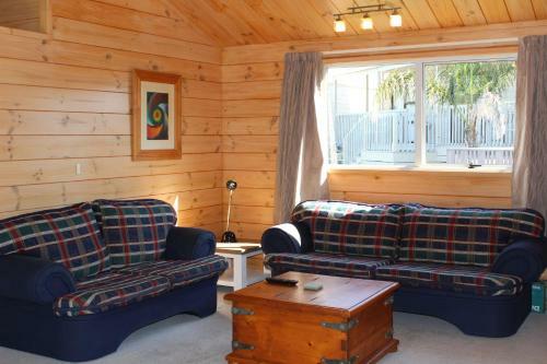 Hosts On The Coast Escape To Lucky