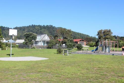 Hosts On The Coast Escape To Lucky