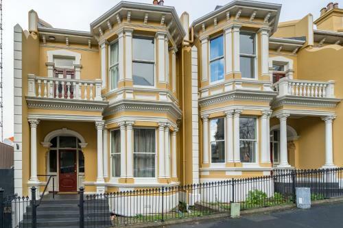 Inner City Executive Living On Stuart Street