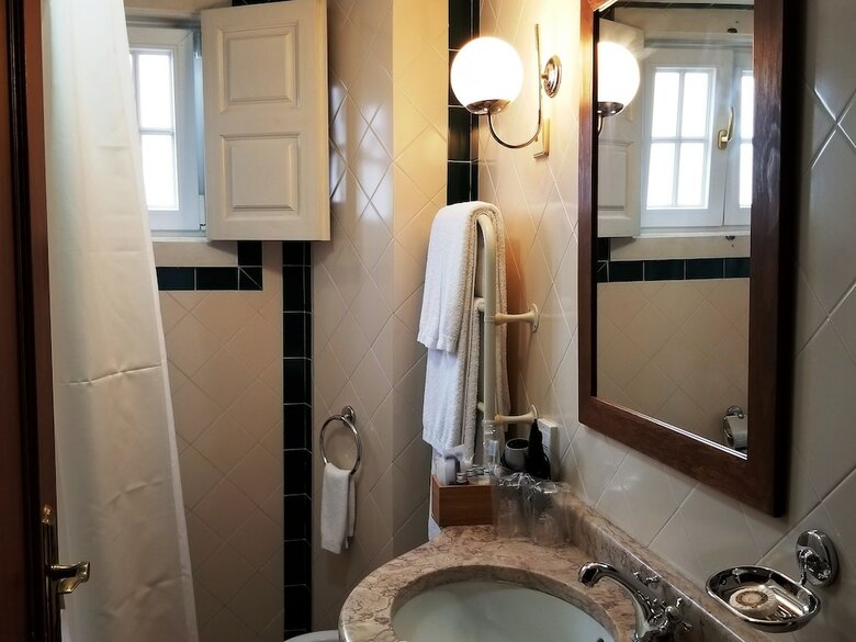 Lawrence's Hotel