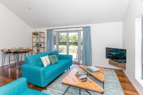 Spacious Modern Two-bedroom Apartment