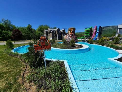 Apartamento Condo 2 Chambres Avec Parc Aquatique!