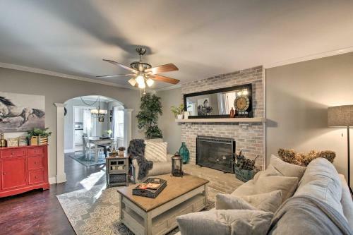 Modern Florence Getaway With Patio And Grill!