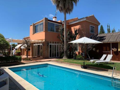 Chalet Con Piscina A 50 M de La Playa .