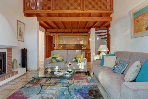 Villa With Private Pool And Garden In Marbella
