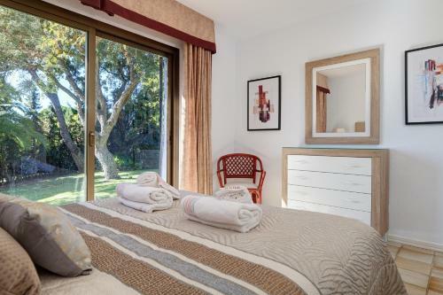 Villa With Private Pool And Garden In Marbella