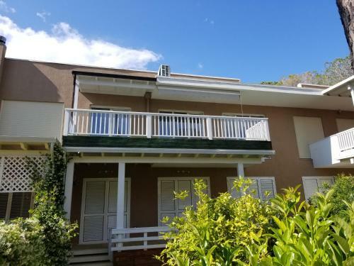 Beach Veranda Home, Gjiri I Lalzit