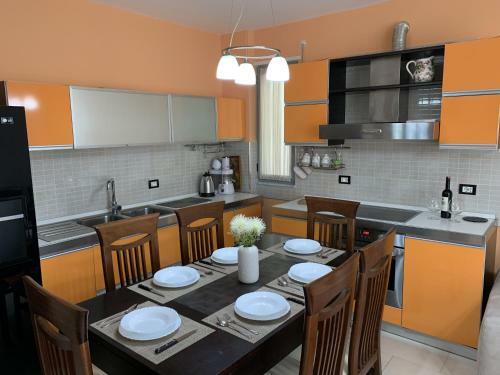 Apartamento Eka Luxury Two-bedroom Penthouse