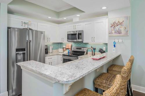 Hotel Crystal Shores III