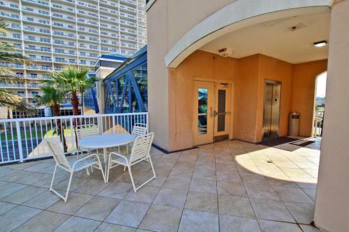 Crystal Tower 1205 By Youngs Suncoast